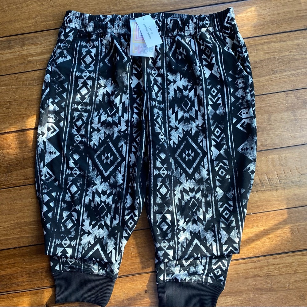 LLR black and cream Aztec XL NWT Jax